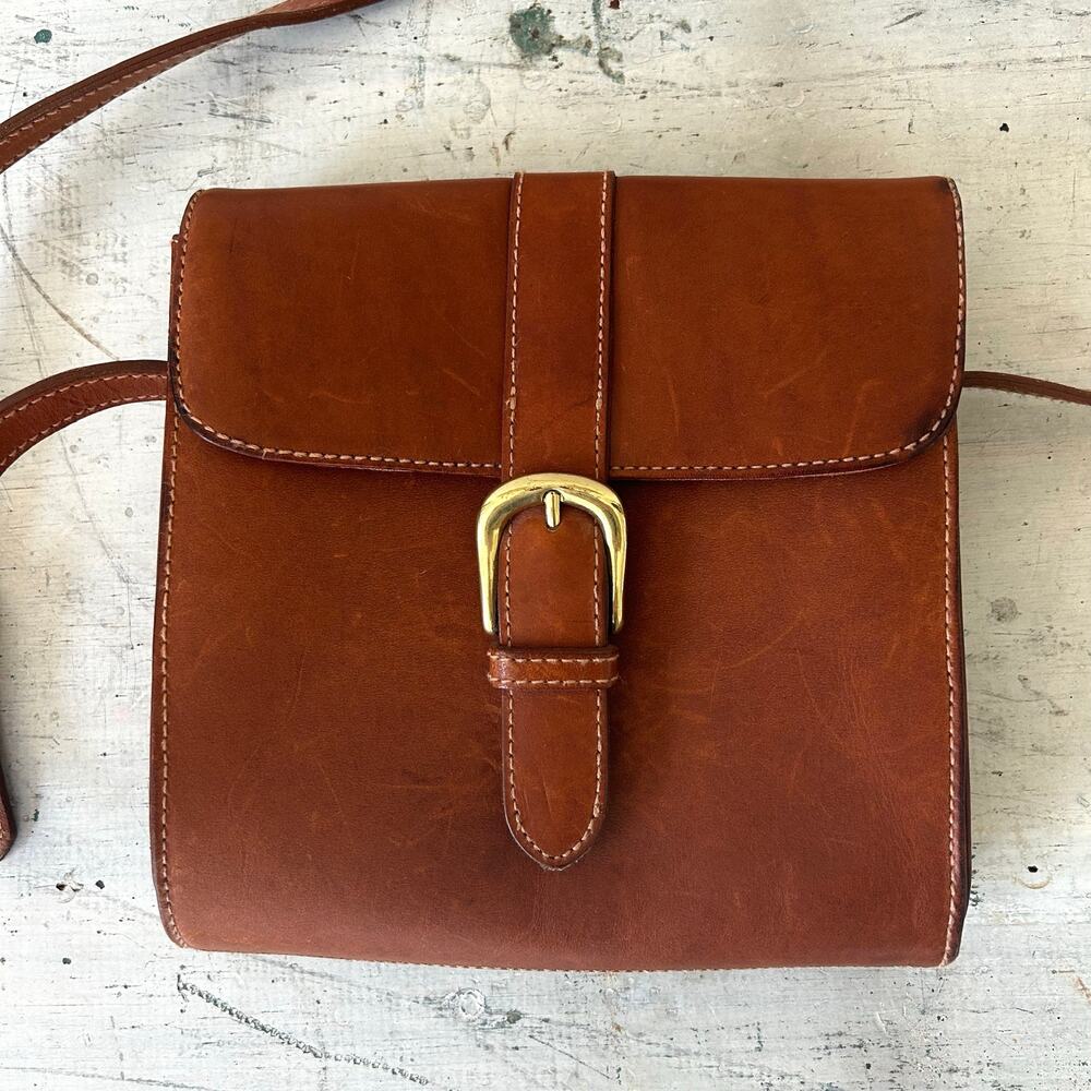 Vintage G.H. Bass Leather Crossbody Purse Saddle Bag Brass Buckle Shoulder Bag - Picture 2 of 8